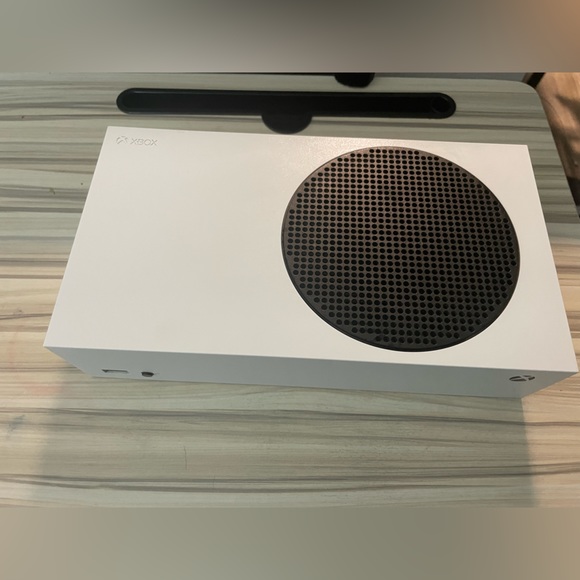 Xbox Series S with one controller